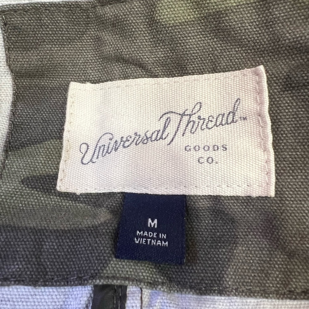 Universal Thread Green Utility Jacket with Camouflage Pattern - Picture 9 of 9